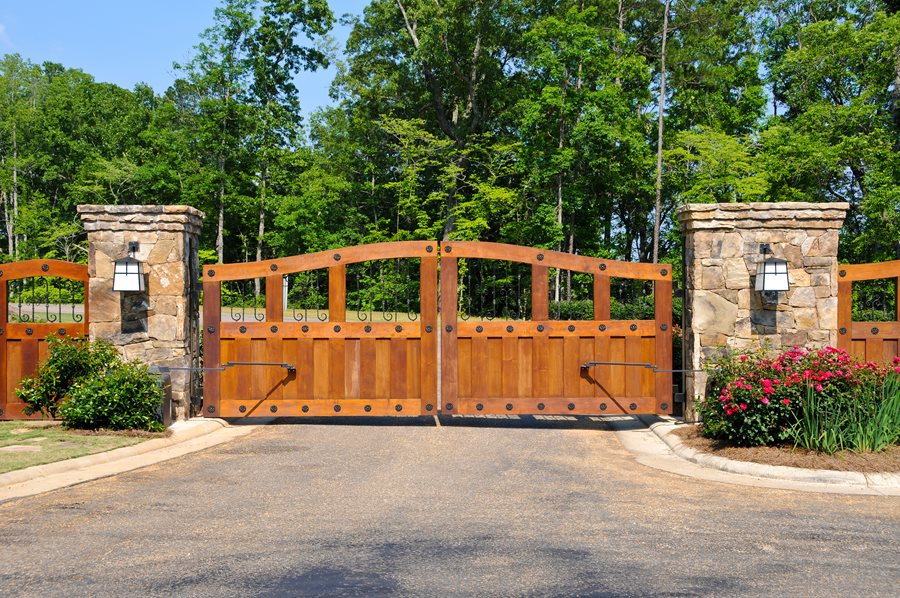 Top 5 Driveway Gate Styles for Homes in Woodland Hills